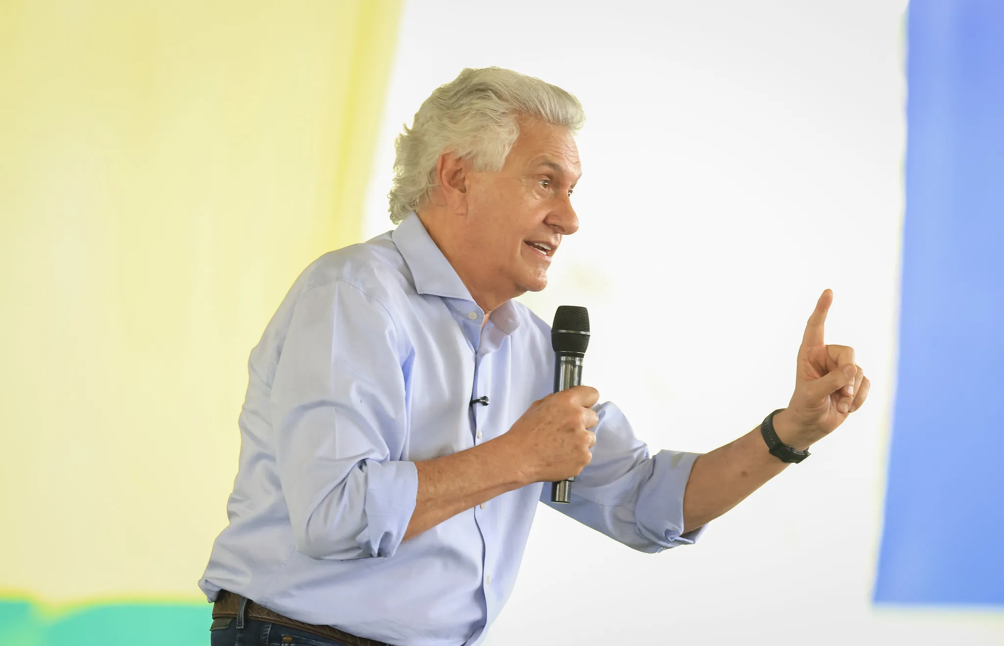Caiado afirma que Flávio Bolsonaro “tem que se explicar” sobre o caso do Banco Master