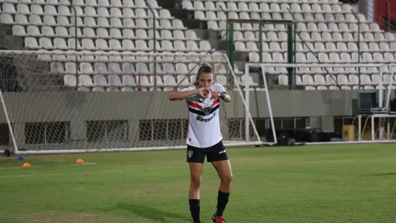 São Paulo supera Cruzeiro por 2 a 1 e assume liderança do Brasileirão Feminino