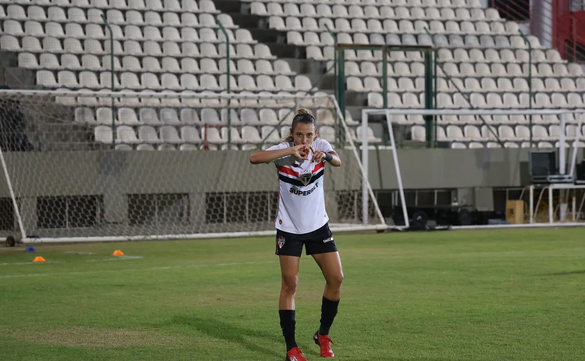 São Paulo supera Cruzeiro por 2 a 1 e assume liderança do Brasileirão Feminino