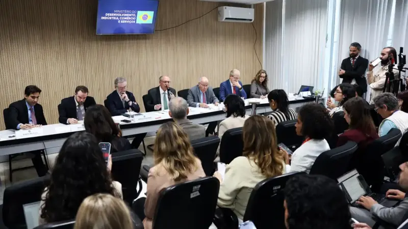 Governo anuncia retomada de apoio a setores afetados por tarifa de 25% dos EUA