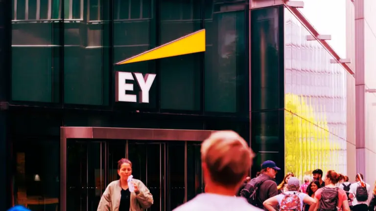 23/04/2026 — ShinyHunters extorque Ernst & Young e ameaça vazar dados sequestrados