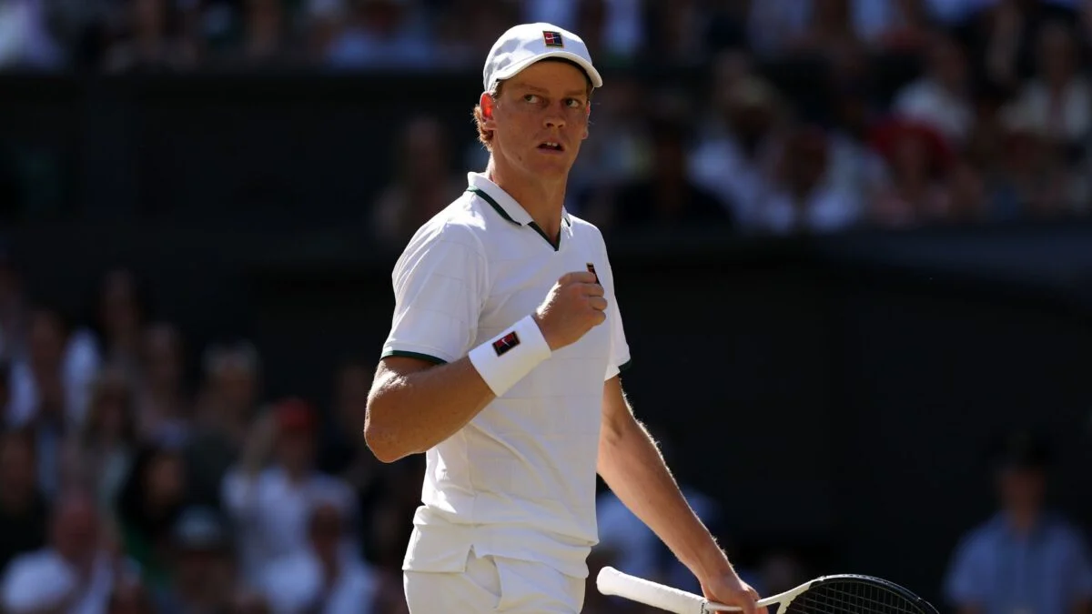 Sinner mantém título de Wimbledon ao vencer Zverev em partida de quase três horas