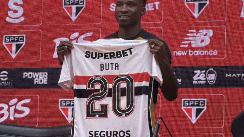 Buta diz que prefere atuar como lateral direito e fala sobre chegada ao São Paulo