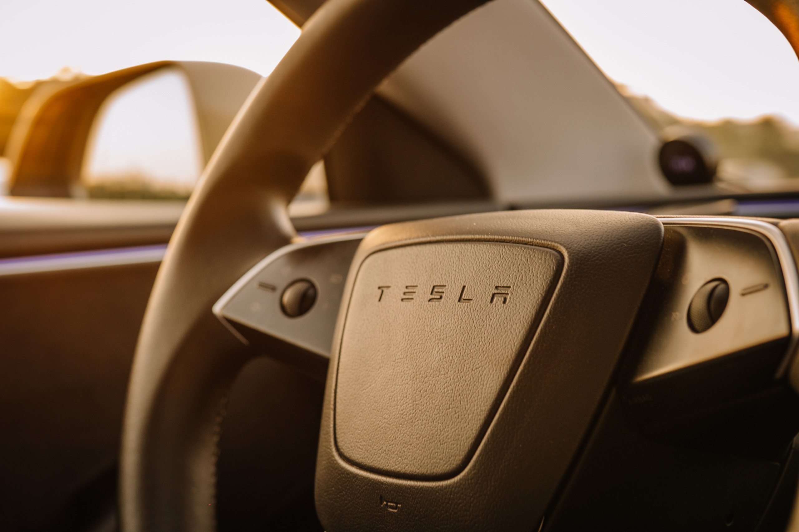 Motorista de Tesla com piloto automático ativado é indiciado por homicídio culposo
