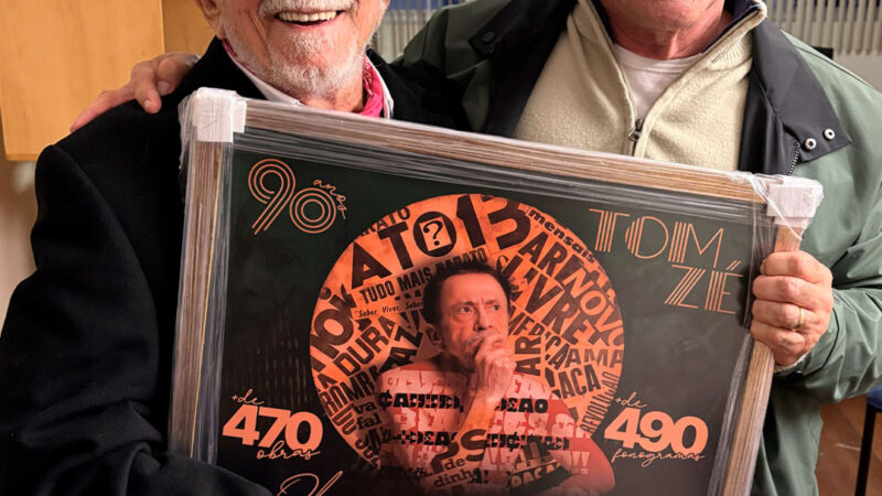 Abramus entrega homenagem a Tom Zé antecipando 90 anos do compositor