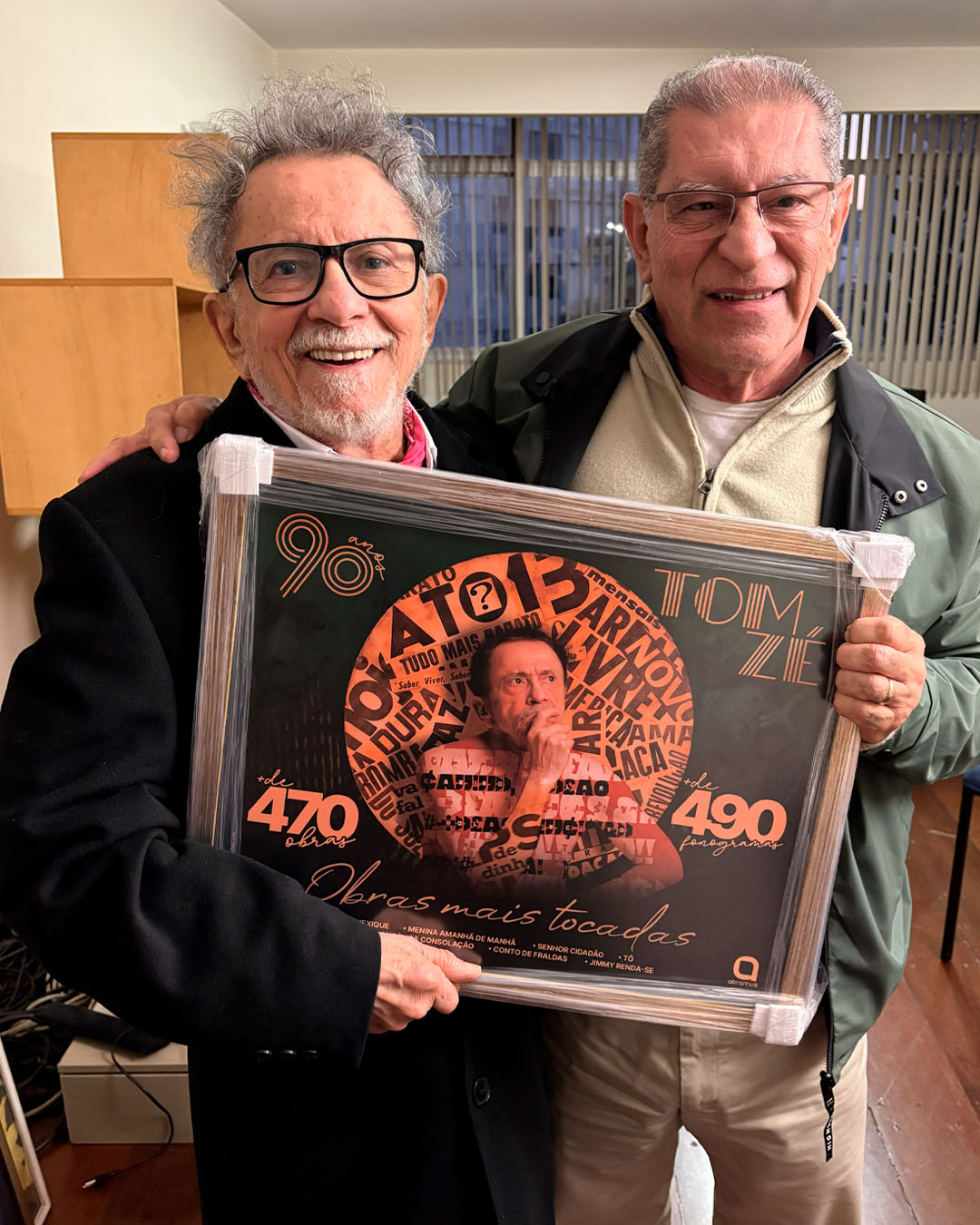 Abramus entrega homenagem a Tom Zé antecipando 90 anos do compositor