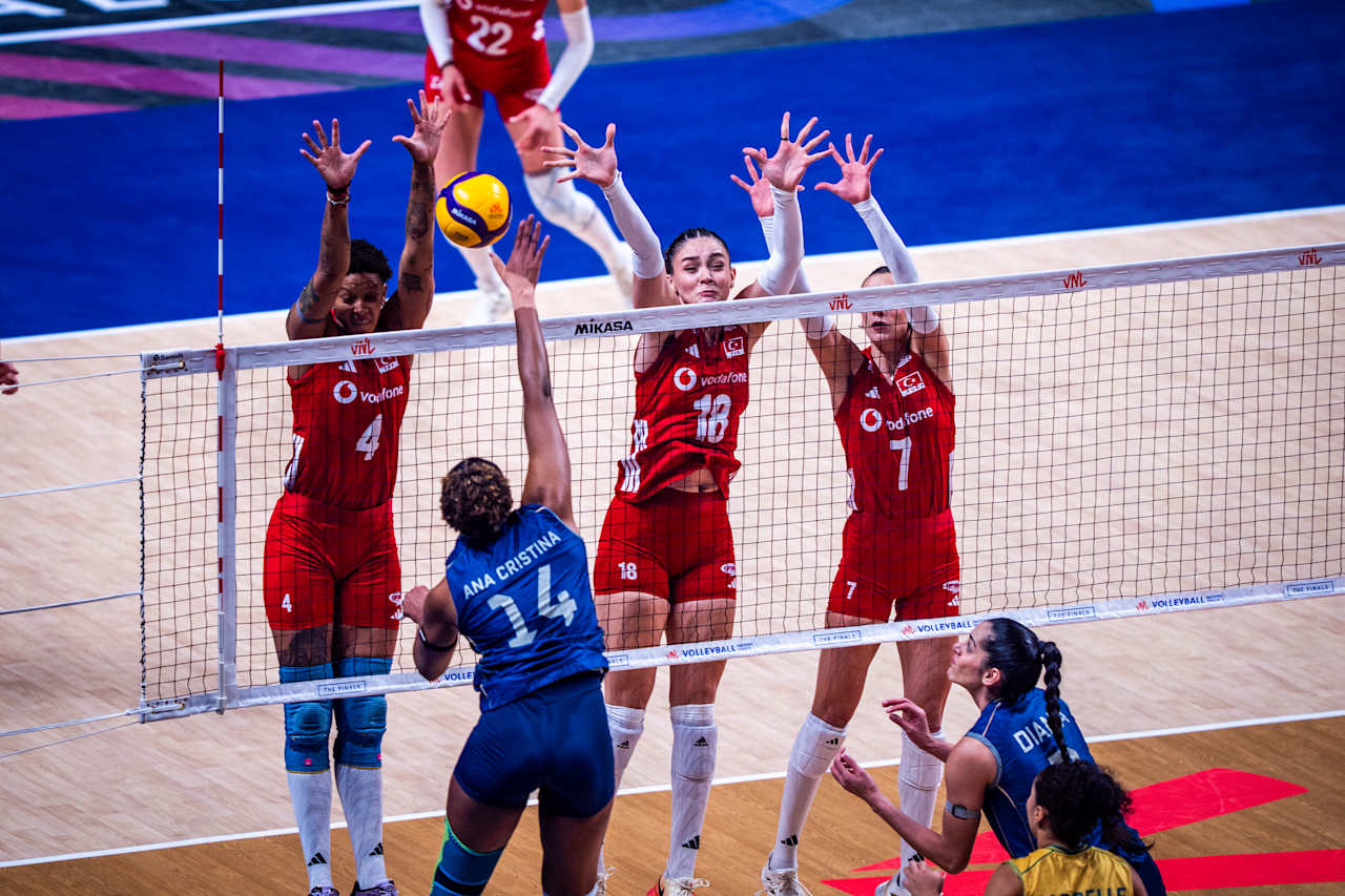 26/07/2026 — Brasil sofre virada para a Turquia e fica com o vice na Liga das Nações de Vôlei