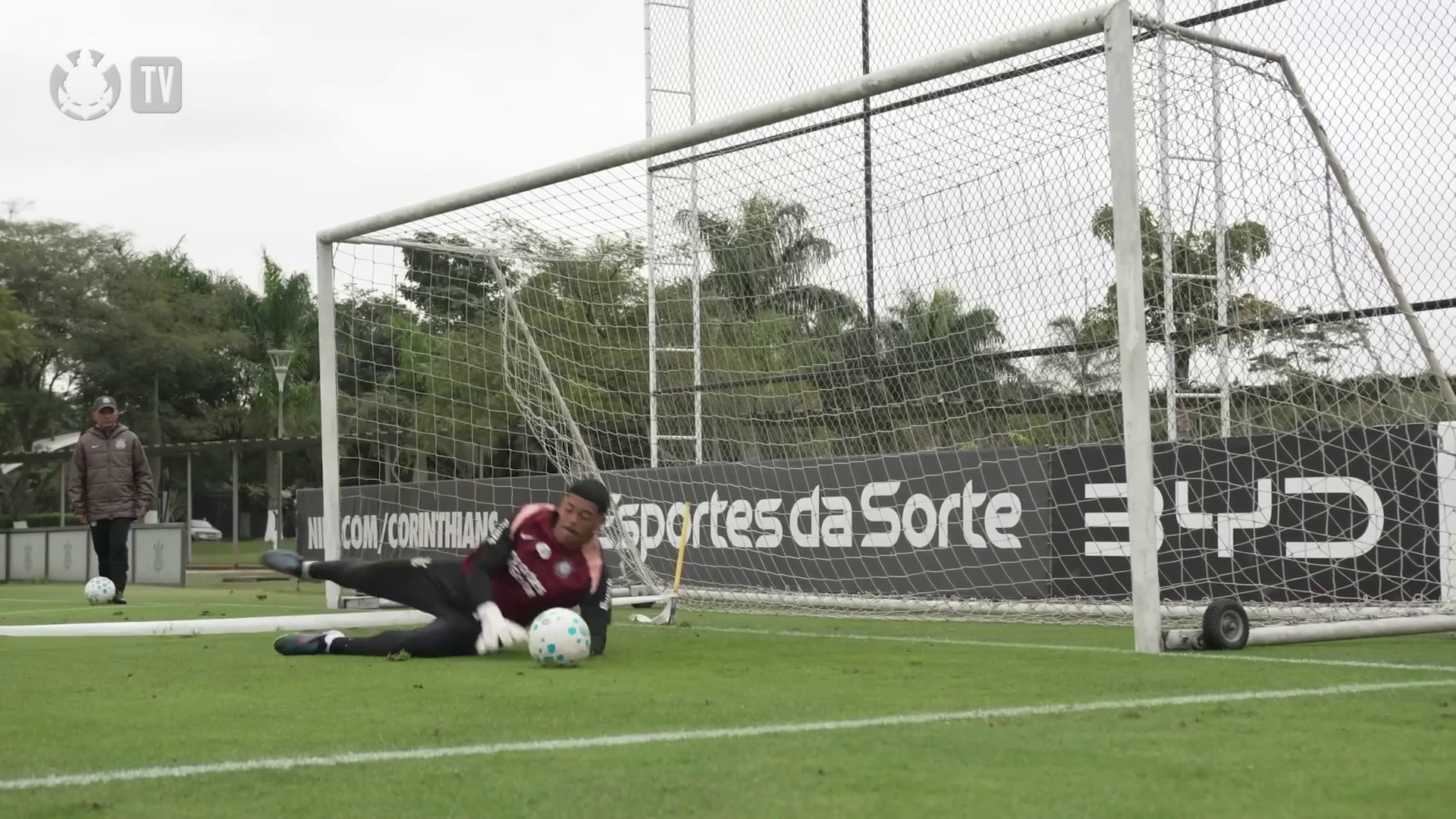 Corinthians completa 10º dia de intertemporada com trabalho tático de Fernando Diniz