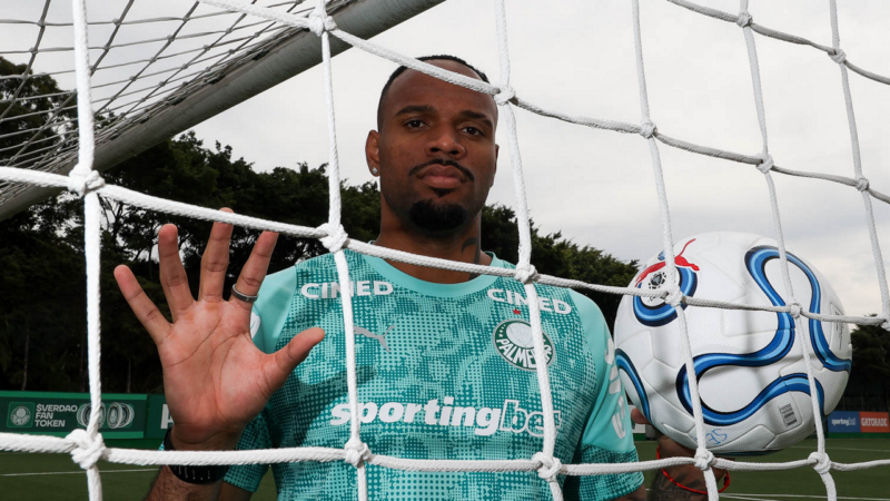 Carlos Miguel completa 50 jogos pelo Palmeiras após vitória por 3 a 0 sobre o Fortaleza