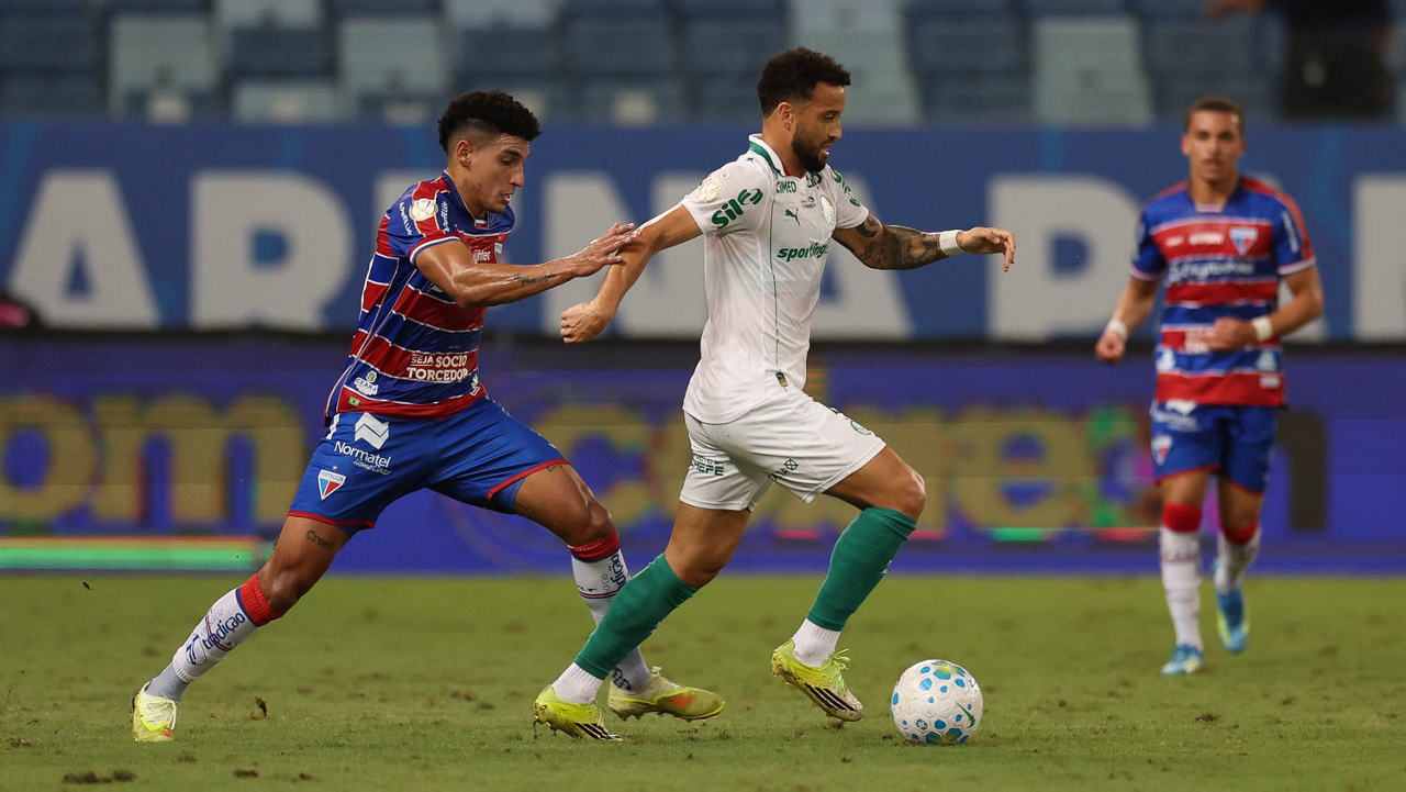 Felipe Anderson aproveita chance como titular; Murilo oscila em derrota do Palmeiras