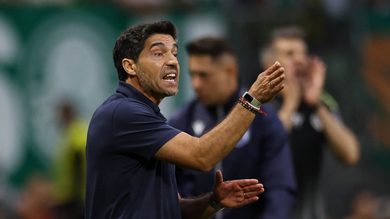 Mancha Verde pede saída de Abel Ferreira após empate do Palmeiras com o Internacional