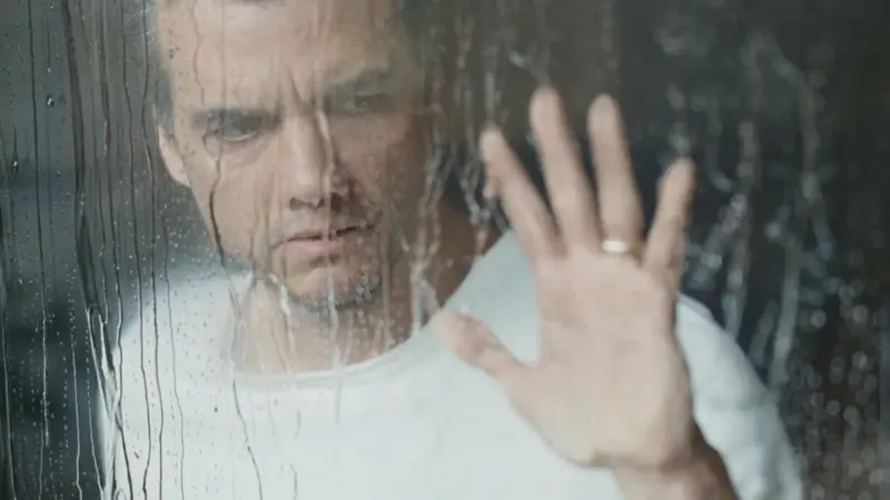 Wagner Moura estrela suspense da Netflix em que família fica presa dentro de casa