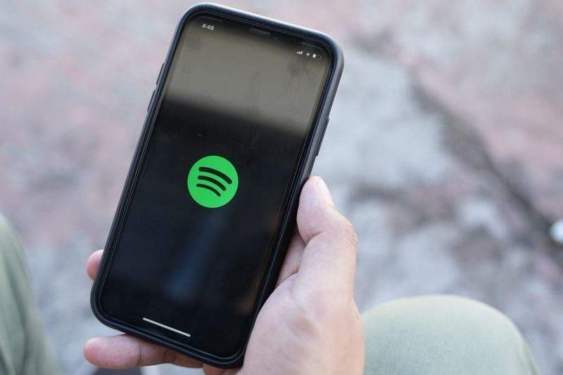 Spotify atinge 300 milhões de assinantes Premium e anuncia acordo de remixagem por IA com Merlin