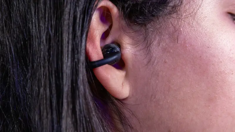 JBL Soundgear Clips: fone em formato de “brinco” prioriza estilo e conforto, mas tem limitações sonoras