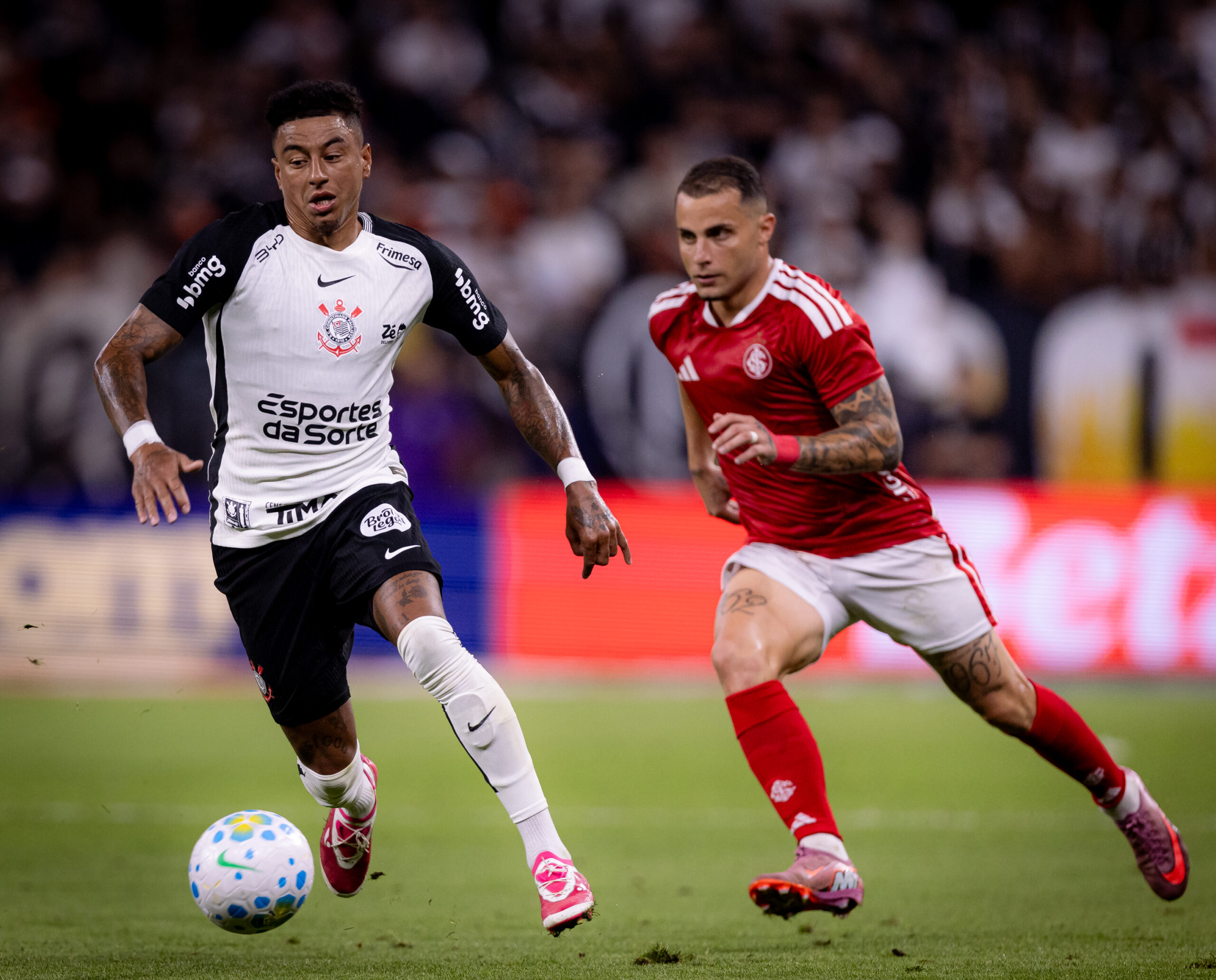 Internacional e Corinthians se enfrentam nesta noite pelo jogo de ida das oitavas da Copa do Brasil