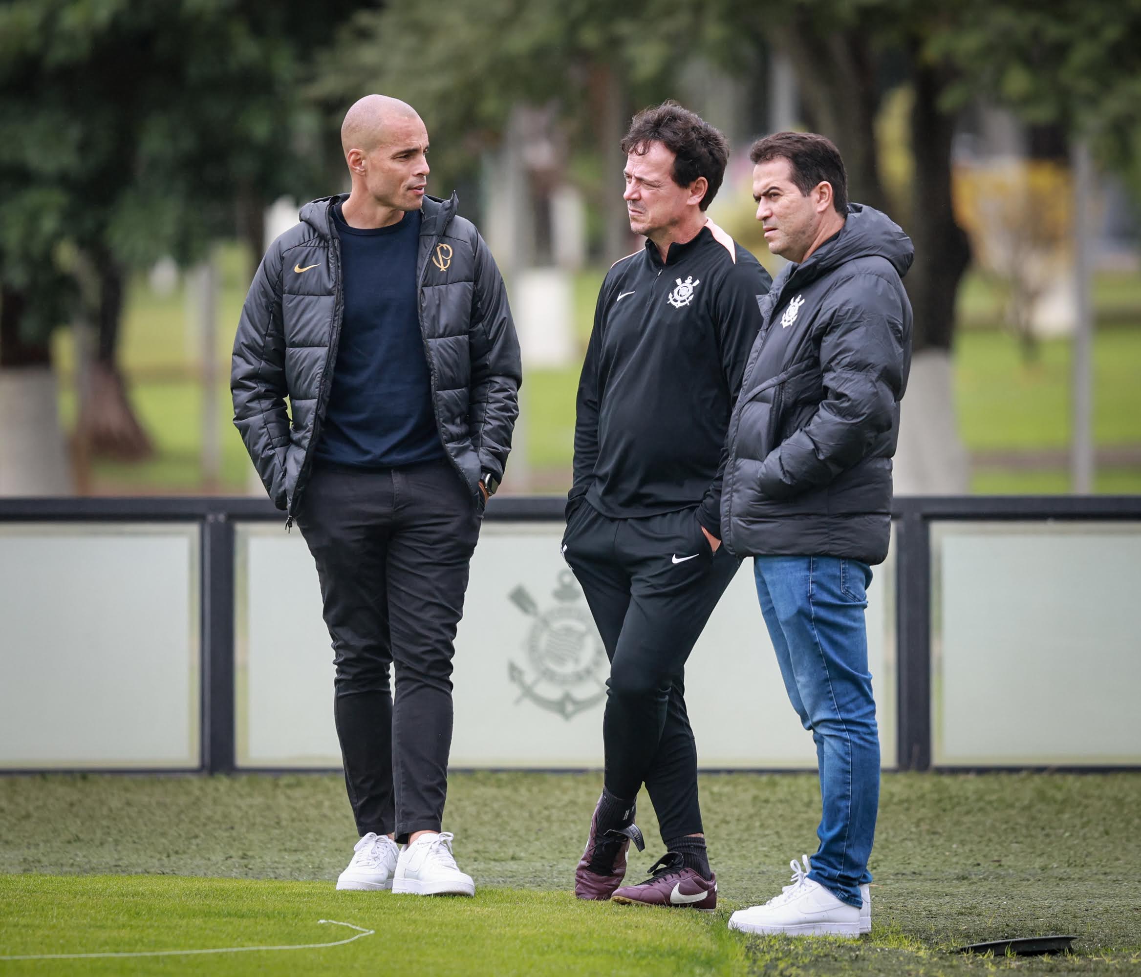 Corinthians intensifica movimentações no mercado da bola enquanto resolve transfer bans