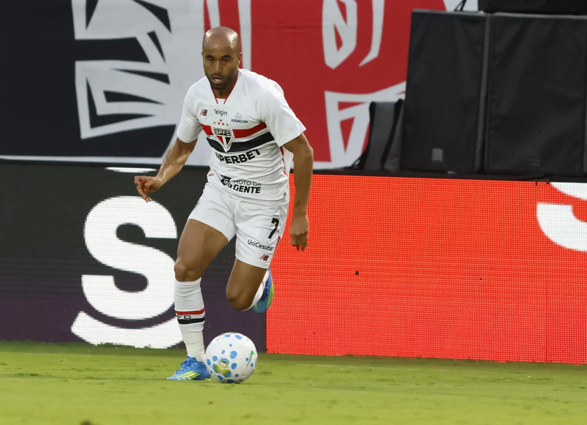 Calleri renova com o São Paulo até 2028; permanência de Lucas Moura segue indefinida