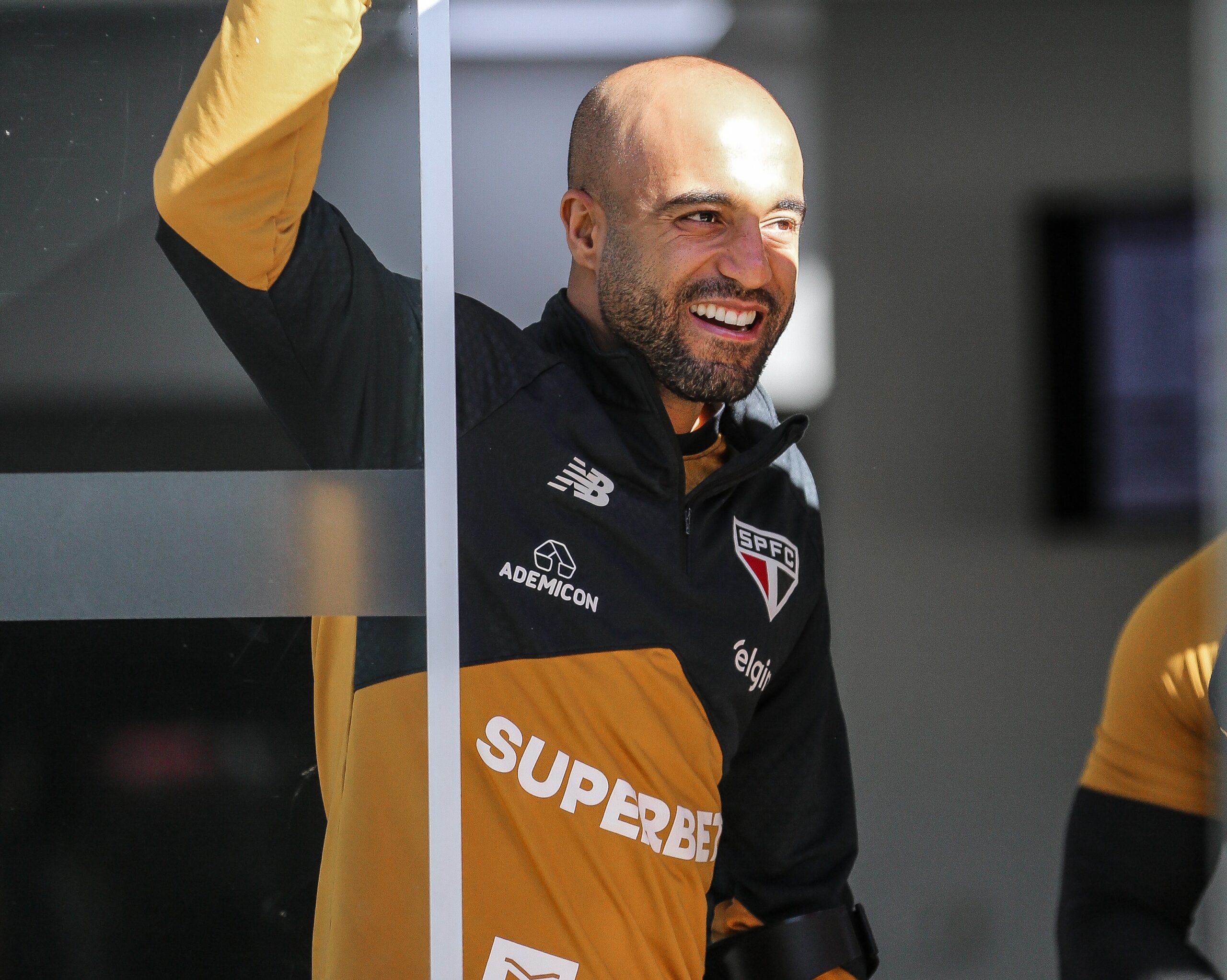 Calleri renova com o São Paulo até 2028; permanência de Lucas Moura segue indefinida