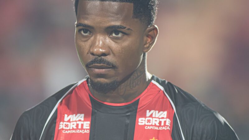 06/08/2026 — Cacá aposta na força do Vitória no Barradão para reverter série contra o Athletico-PR