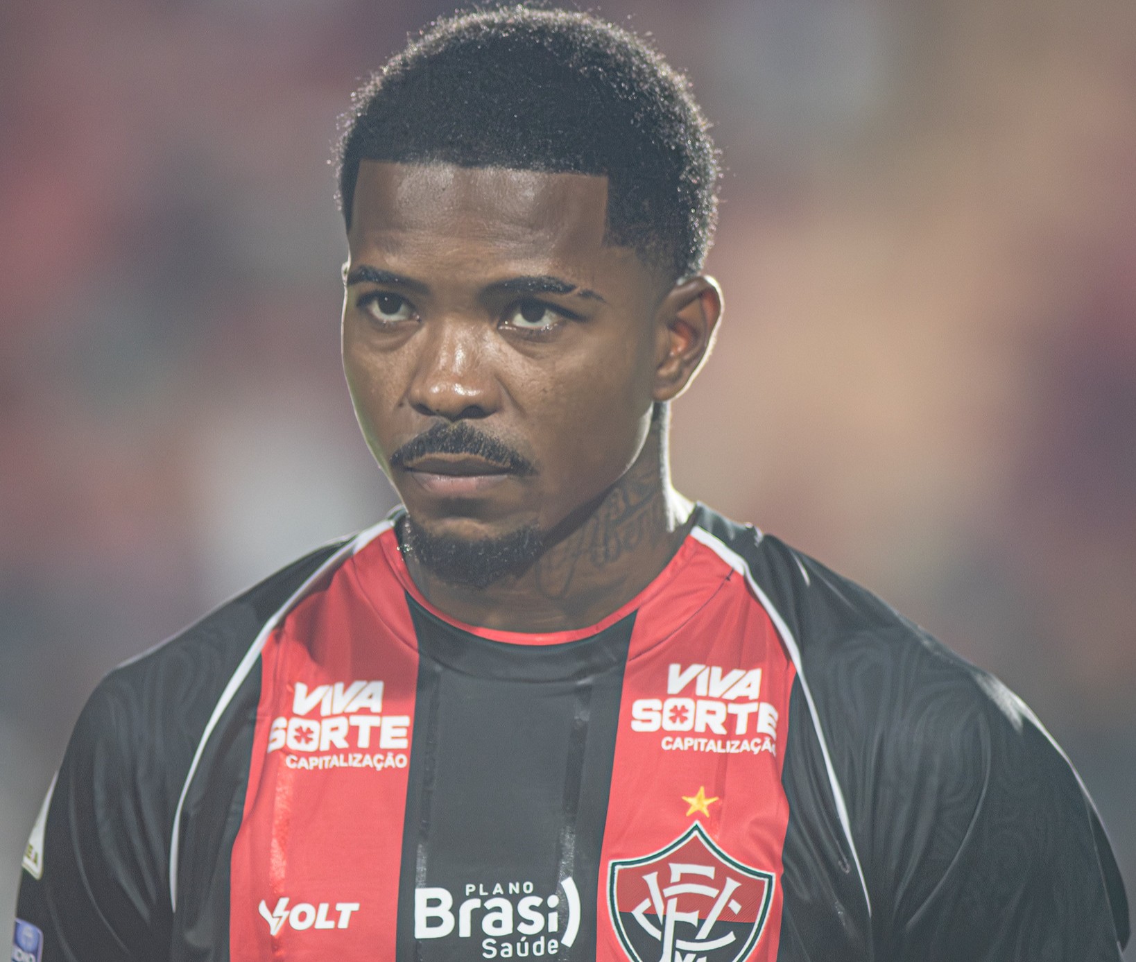 06/08/2026 — Cacá aposta na força do Vitória no Barradão para reverter série contra o Athletico-PR