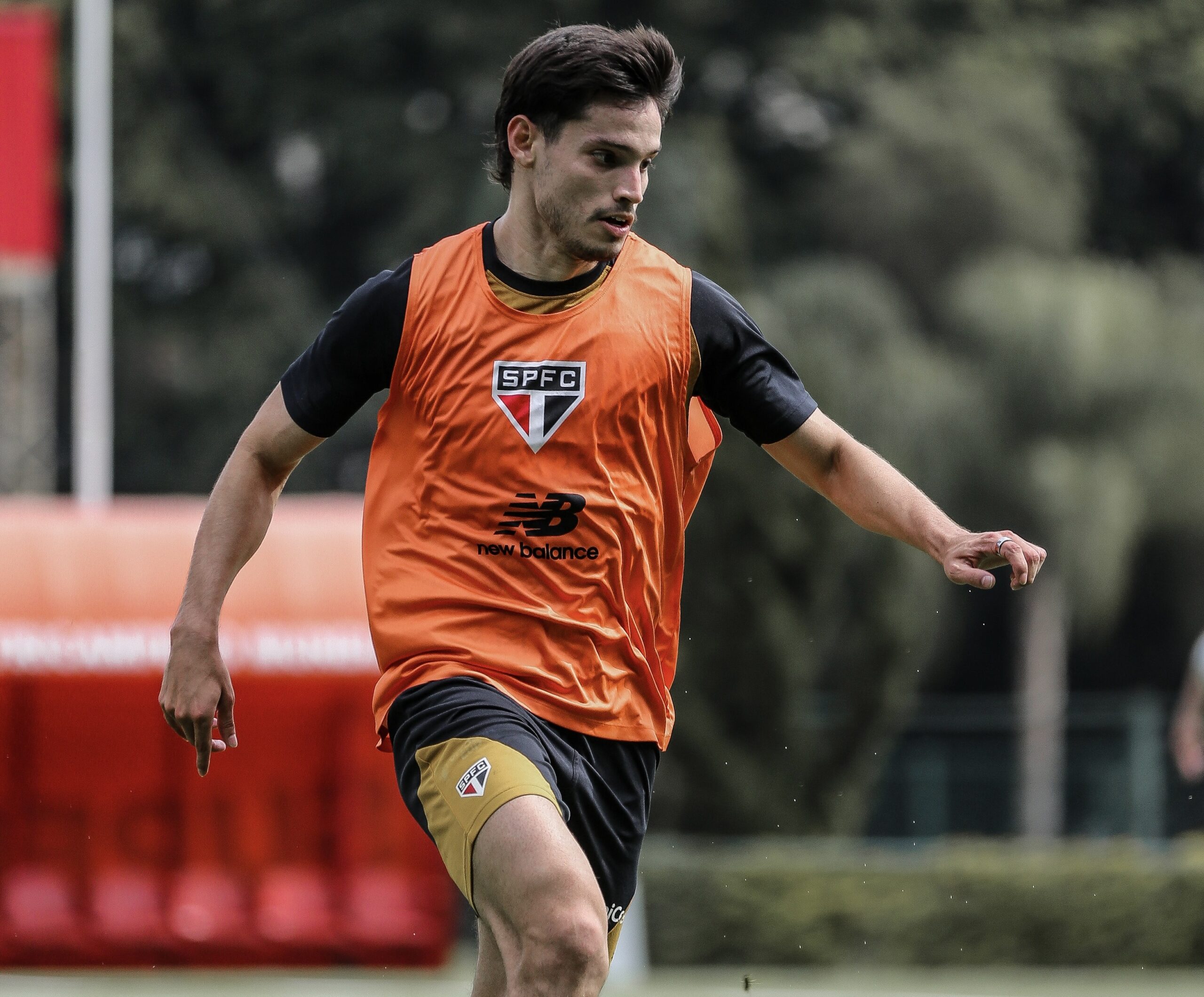 Bobadilla volta aos treinos e deve reforçar o São Paulo contra o Grêmio