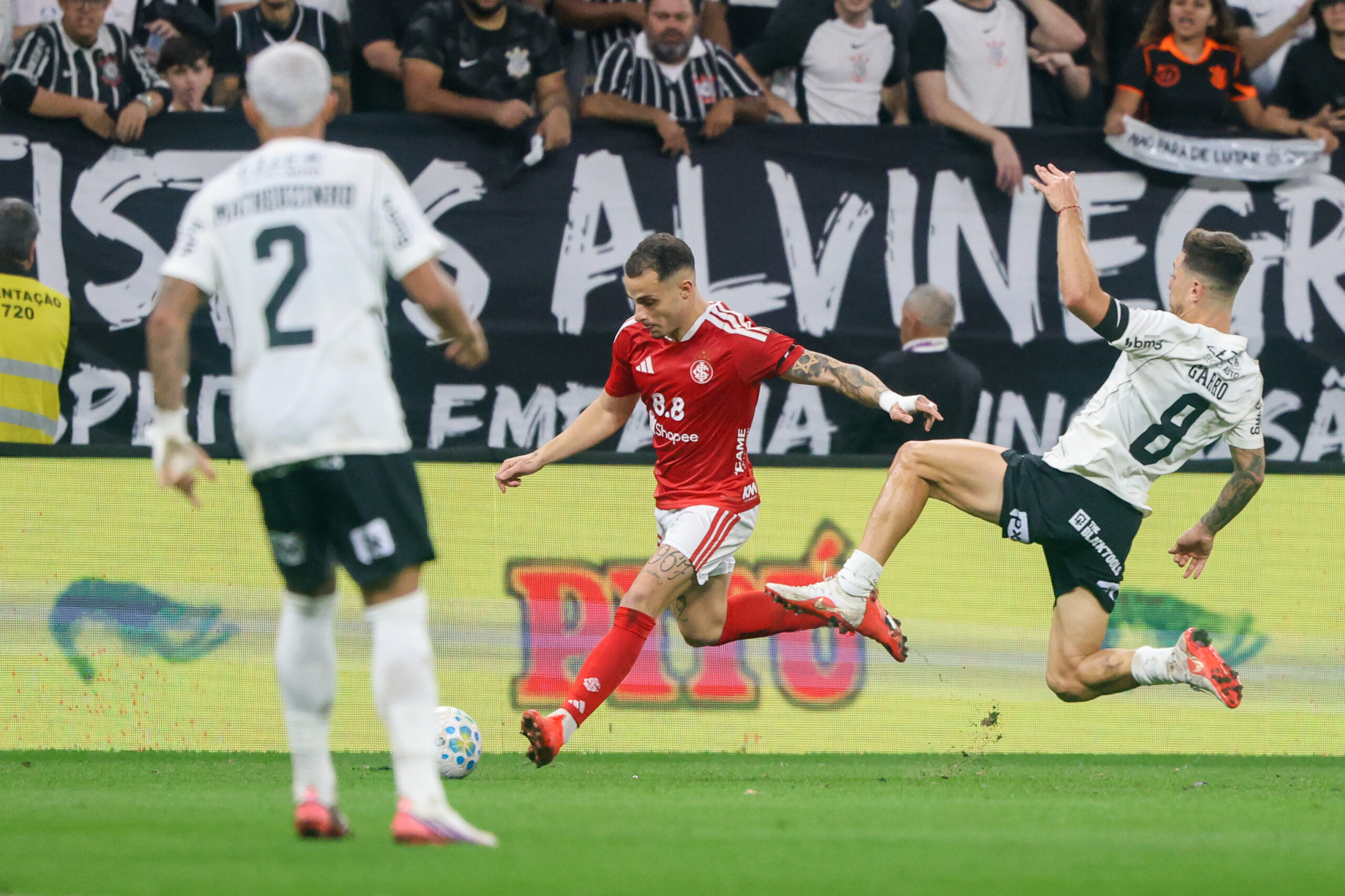Corinthians vence o Internacional por 2 a 1, mas é eliminado da Copa do Brasil 2026