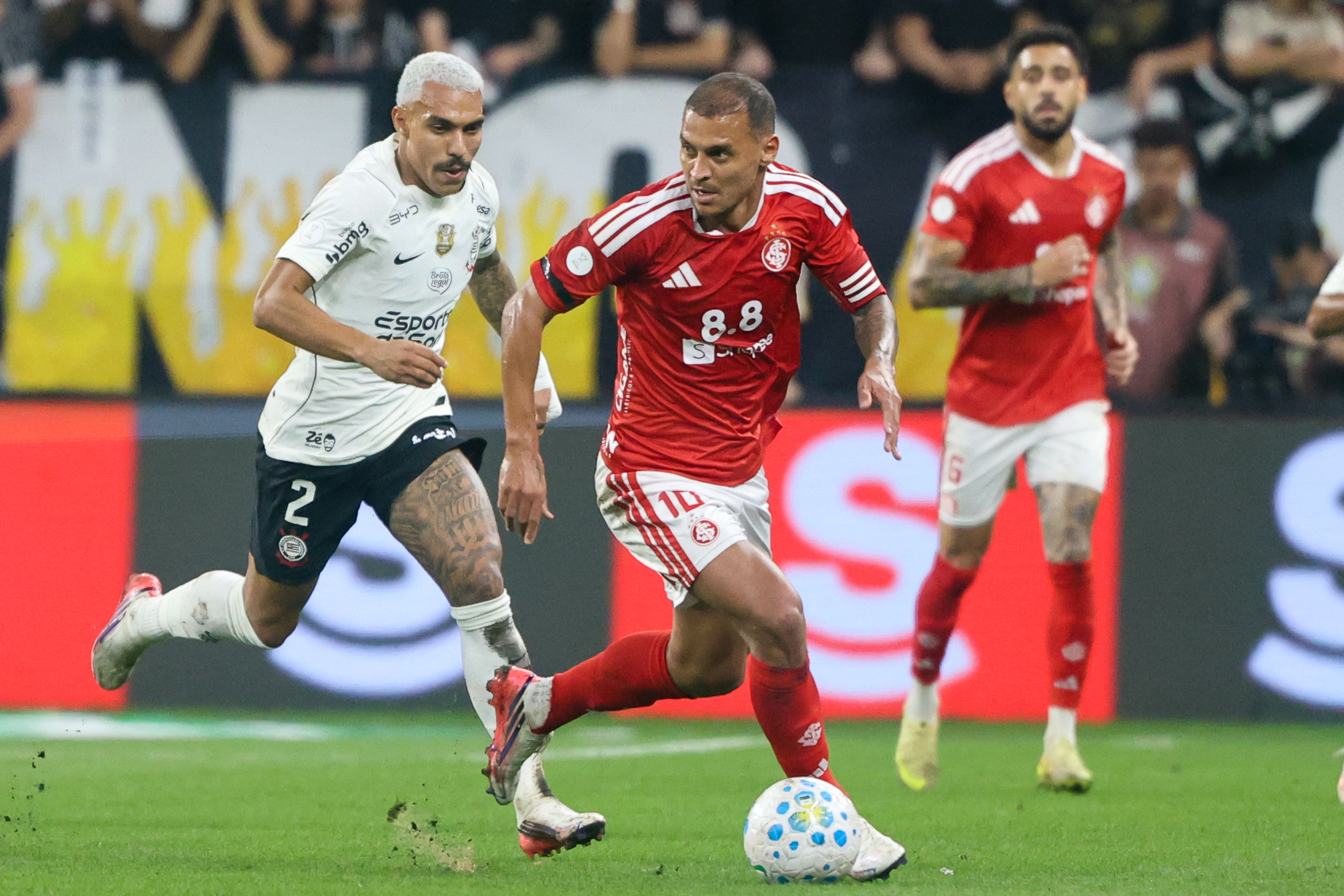 06/08/2026 às 18h30 — Corinthians vence o Internacional por 2 a 1 na Neo Química, mas é eliminado das oitavas da Copa do Brasil
