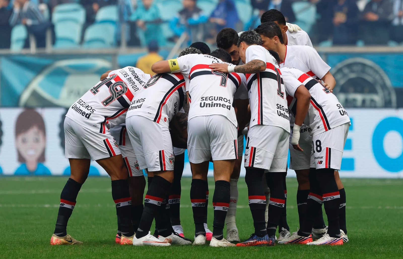 São Paulo volta a perder após abrir vantagem e vê pressão aumentar no Brasileiro