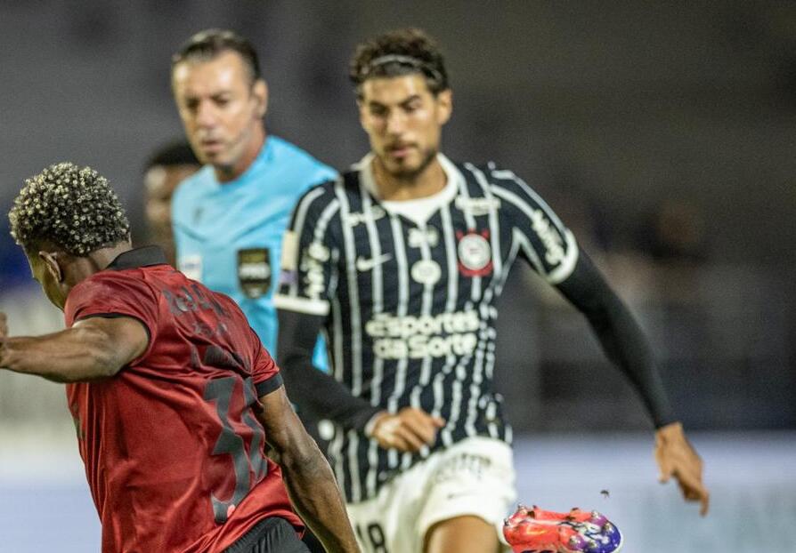 Pedro Raúl comemora gol, valoriza sequência como titular e diz entender críticas no Corinthians