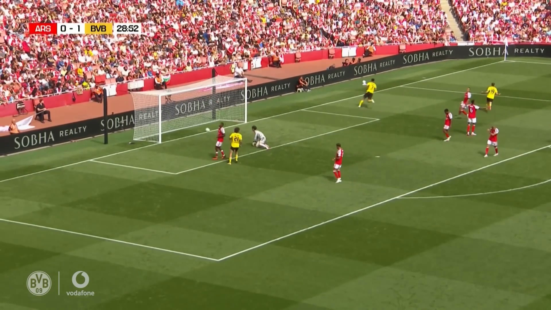 Konstantinos Karetsas marca o primeiro gol pelo Borussia Dortmund na Emirates Cup