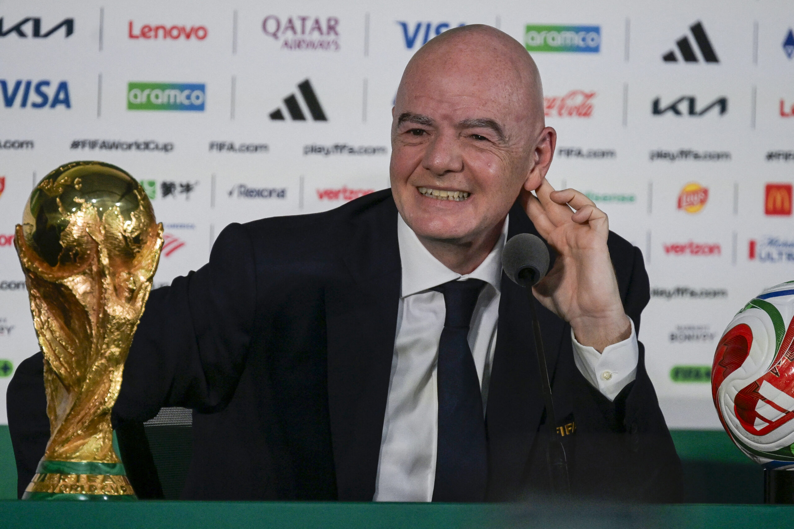 05/08/2026 — Infantino teria prometido levar México à Conmebol em troca de apoio
