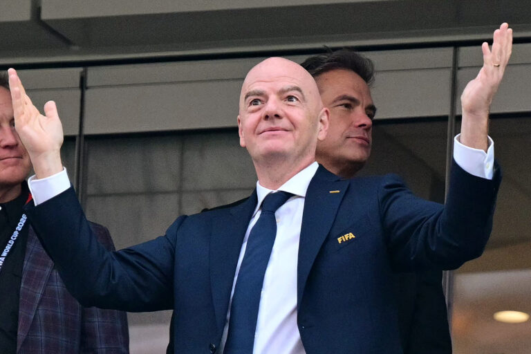 Fifa pede desculpas e reafirma apoio a Infantino após reunião de emergência no Marrocos