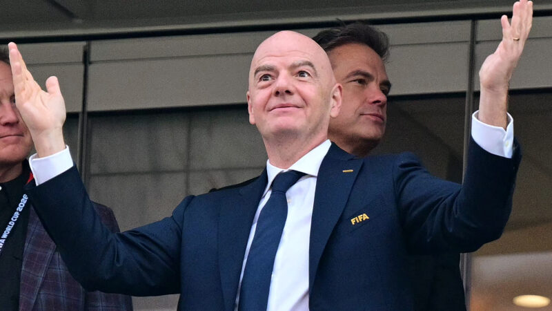 Fifa pede desculpas e reafirma apoio a Infantino após reunião de emergência no Marrocos
