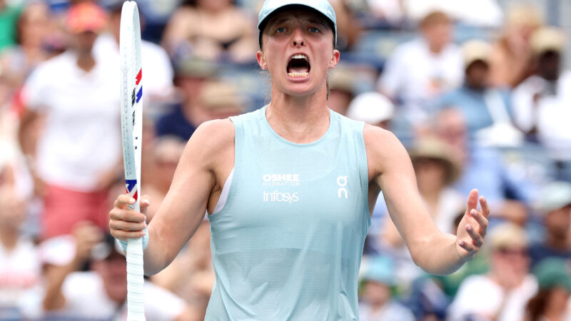 Swiatek supera Kostyuk de virada e chega às quartas do WTA 1000 de Toronto