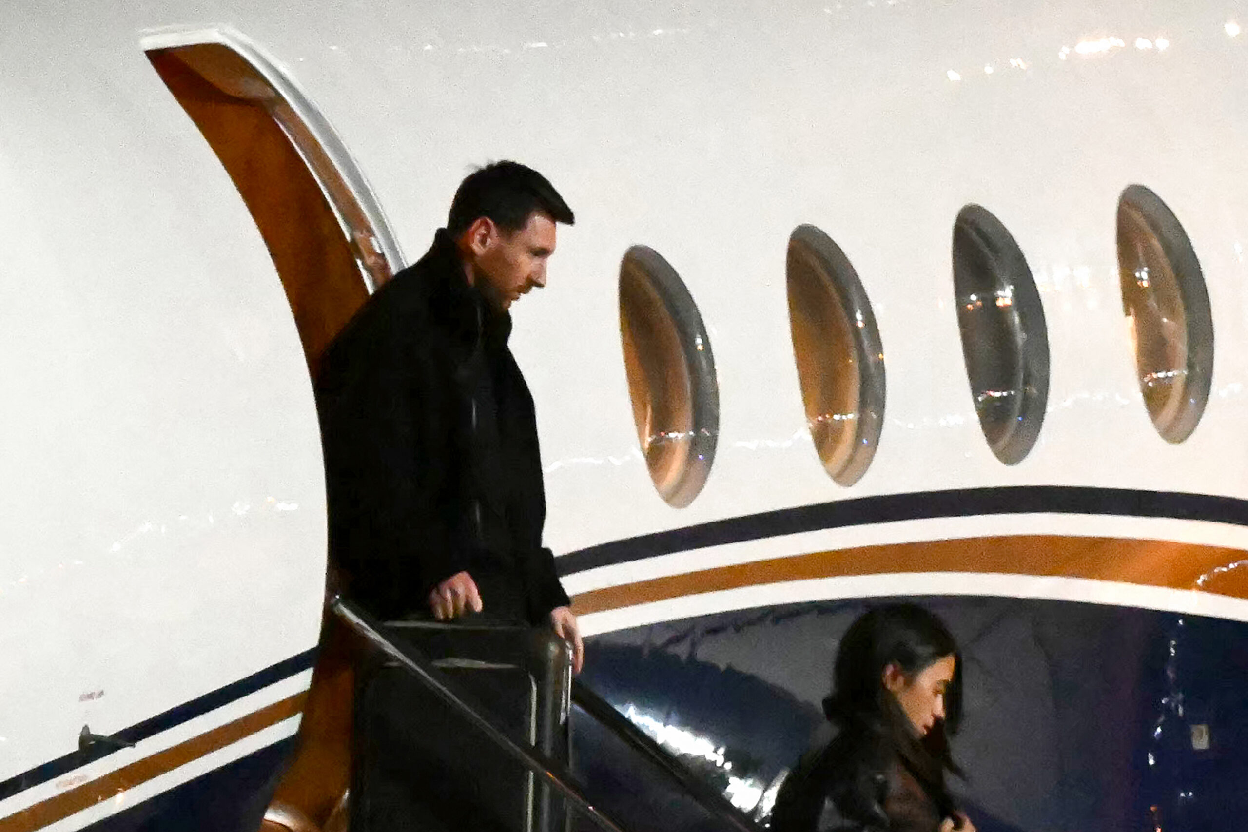 Messi chega à Argentina para se despedir do pai Jorge