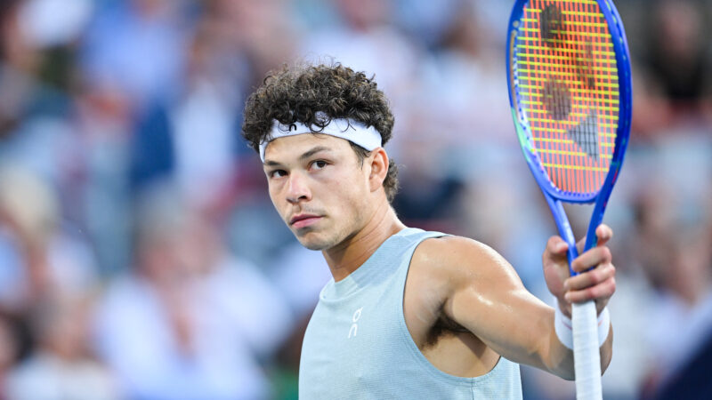 Ben Shelton avança às semifinais do Masters 1000 do Canadá ao vencer Jakub Mensik
