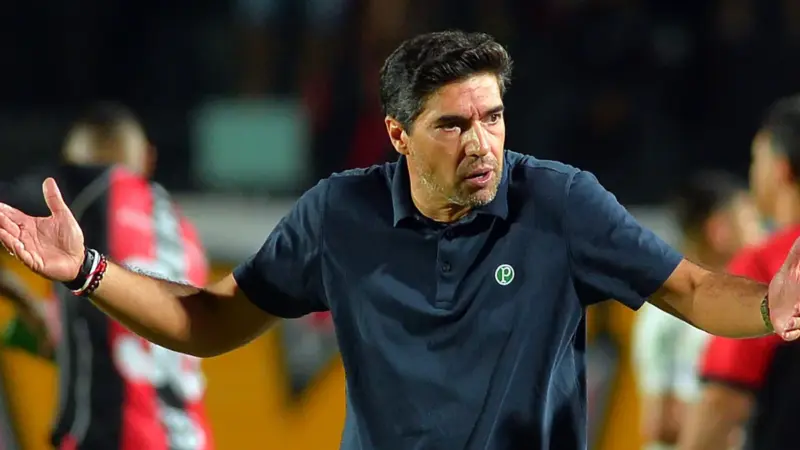 Abel Ferreira alfineta o Flamengo e reacende polêmica entre CRF e Palmeiras