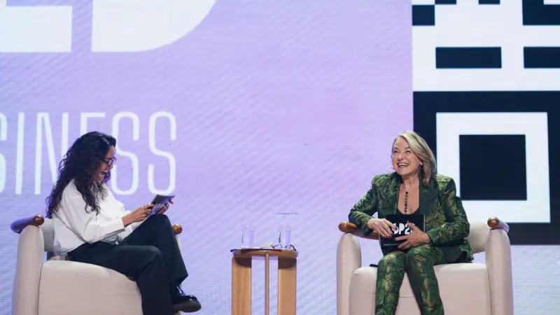 Esther Perel, Alice Braga e Titãs abrem SP2B em São Paulo com debate sobre relações humanas e IA