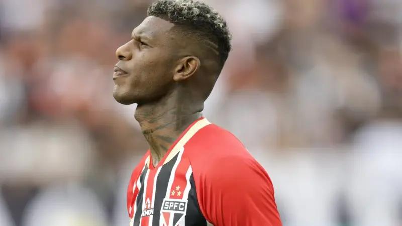 Arboleda marca no empate do São Paulo com Bolívar e comemoração com a torcida repercute