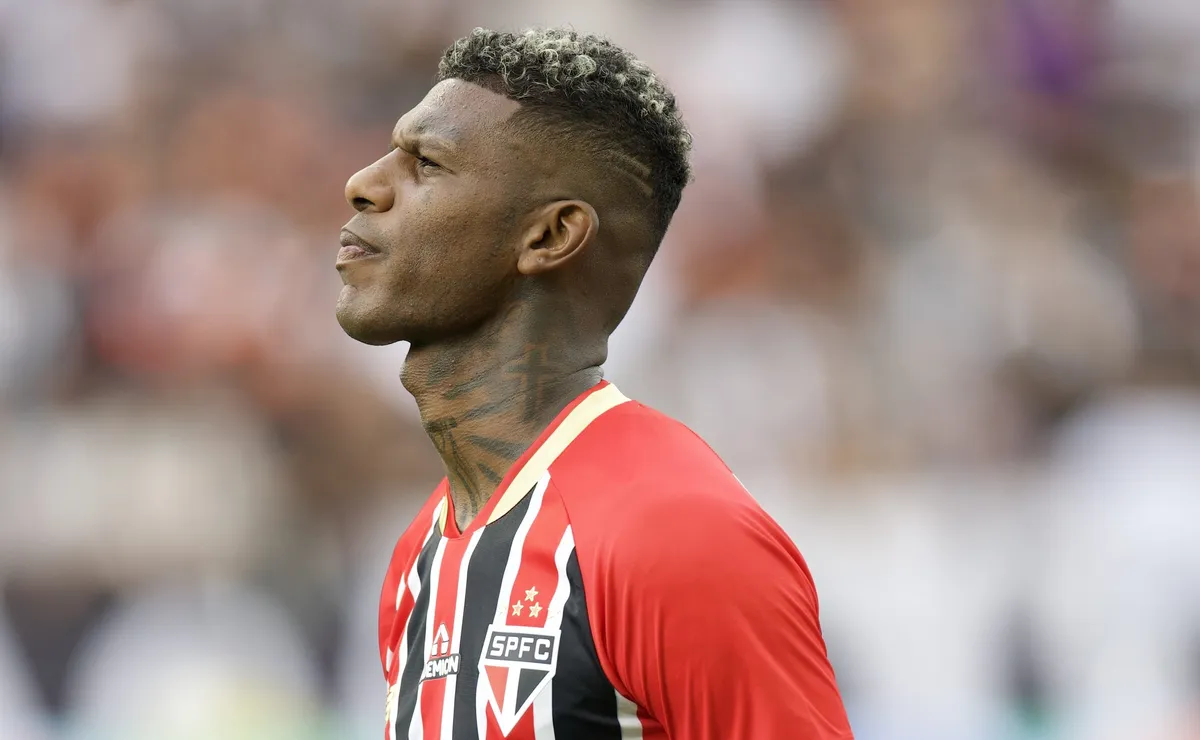 Arboleda marca no empate do São Paulo com Bolívar e comemoração com a torcida repercute