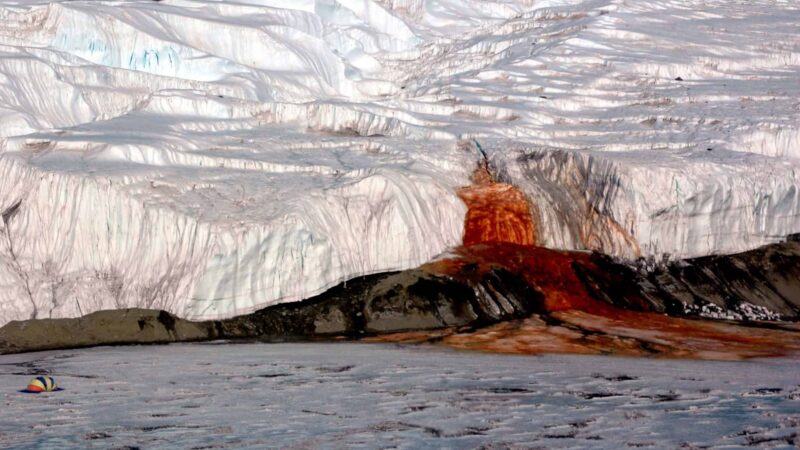 Ferro dissolvido e oxidação explicam cor vermelha das Cataratas de Sangue na Antártica