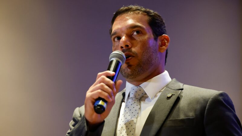 CBF aprova novas regras no futebol brasileiro, incluindo “Protocolo Vini Jr.” e revisão de segundo amarelo pelo VAR