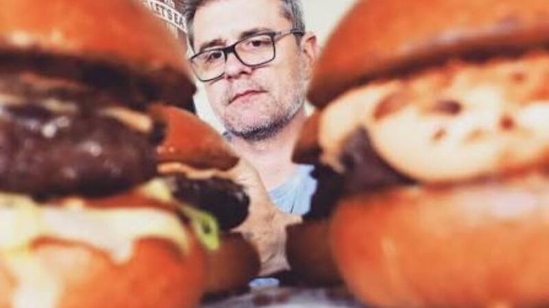 Ex-funcionário do McDonald’s em Londres abre rede de hamburguerias no interior de SP com faturamento de ~R$ 8,4 milhões por ano