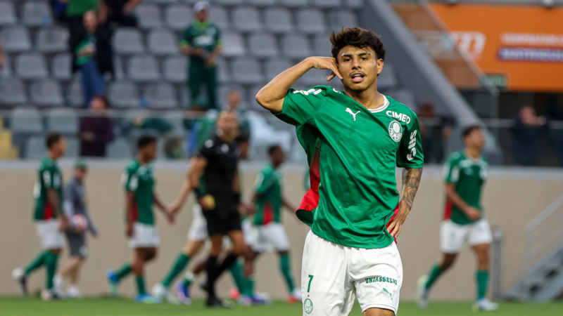 Vinicius Lima celebra vaga na final do Brasileiro sub-20 e mira título com o Palmeiras