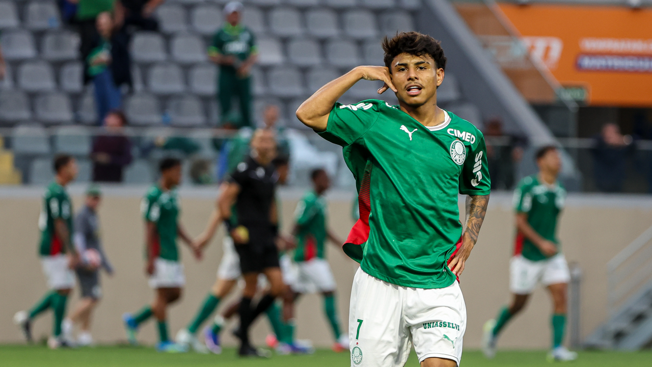 Vinicius Lima celebra vaga na final do Brasileiro sub-20 e mira título com o Palmeiras