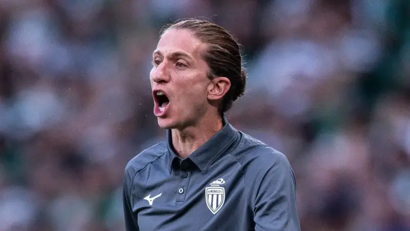 Filipe Luís obtém licença UEFA Pro após mudança nas regras e cria precedente para técnicos sul-americanos