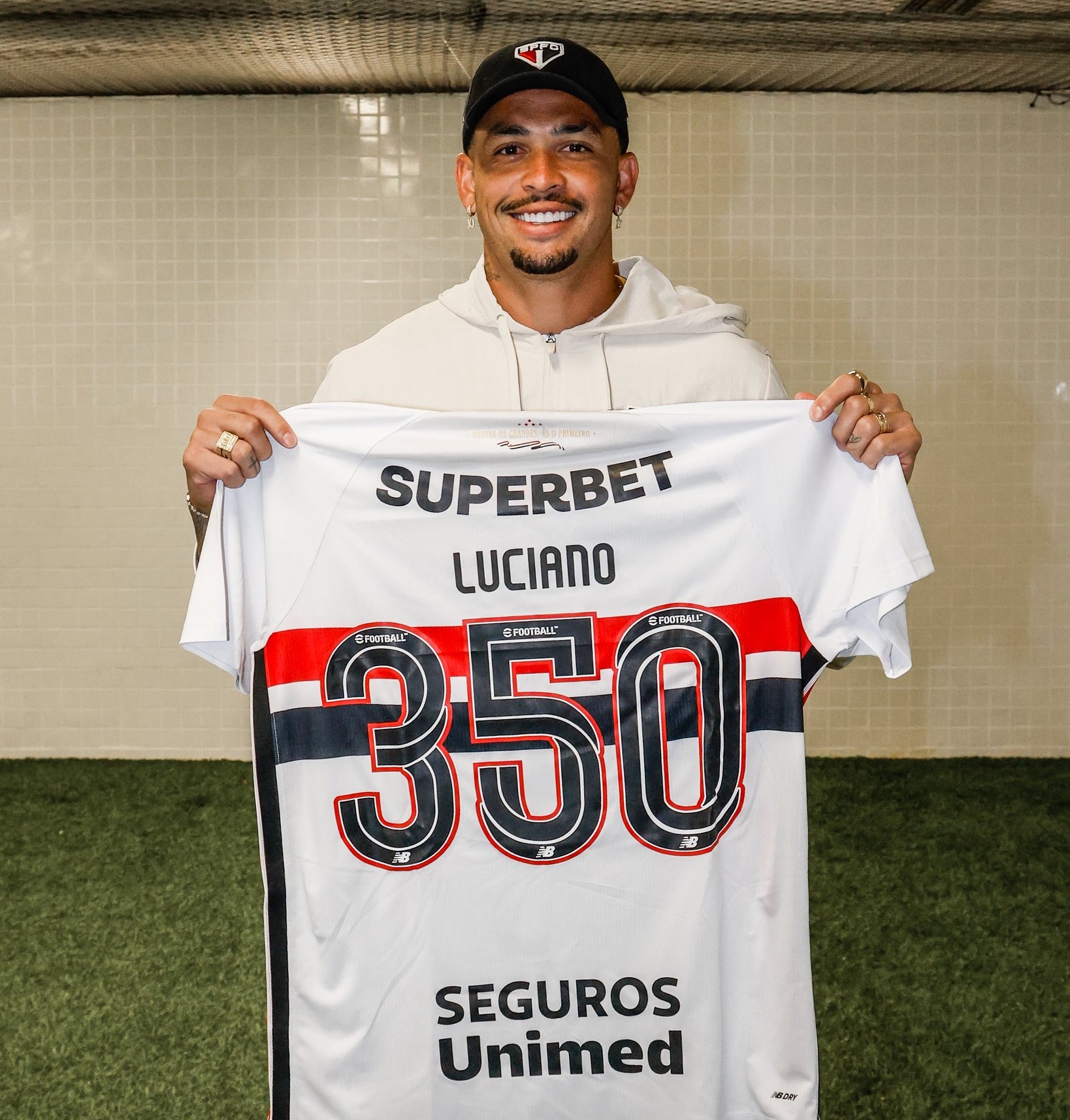 31/12/2029 — Luciano completa 350 jogos pelo São Paulo em partida contra o Grêmio