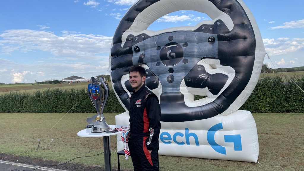 Logitech G realiza final do Racing Series no Circuito Panamericano e leva simracers ao carro real