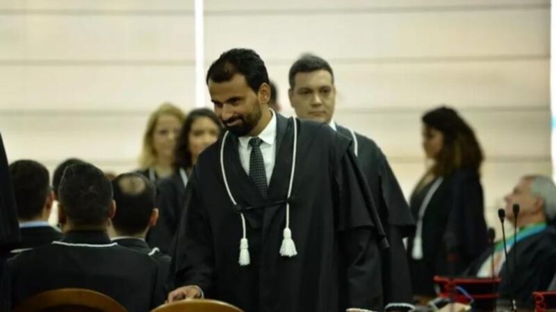 Ex-pedreiro virou juiz aos 39 anos após voltar à escola aos 24, financiar Direito pelo Fies e passar em concurso para agente penitenciário