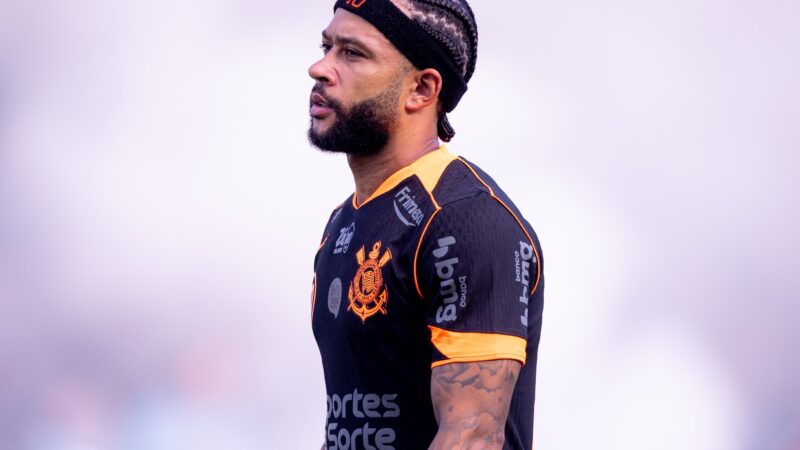 Memphis assinou versão final do contrato antes do Corinthians recuar e suspender renovação